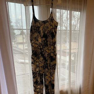 Black and white flower print jumpsuit!